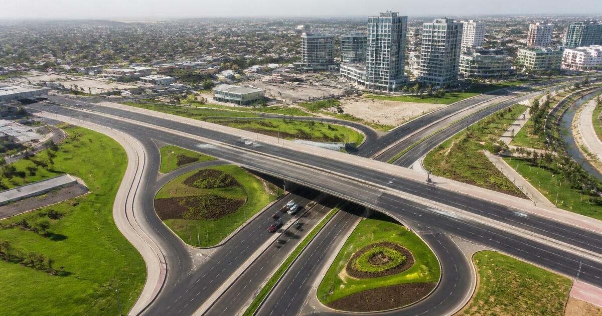 В Екатеринбурге открыли движение по улице Комсо...