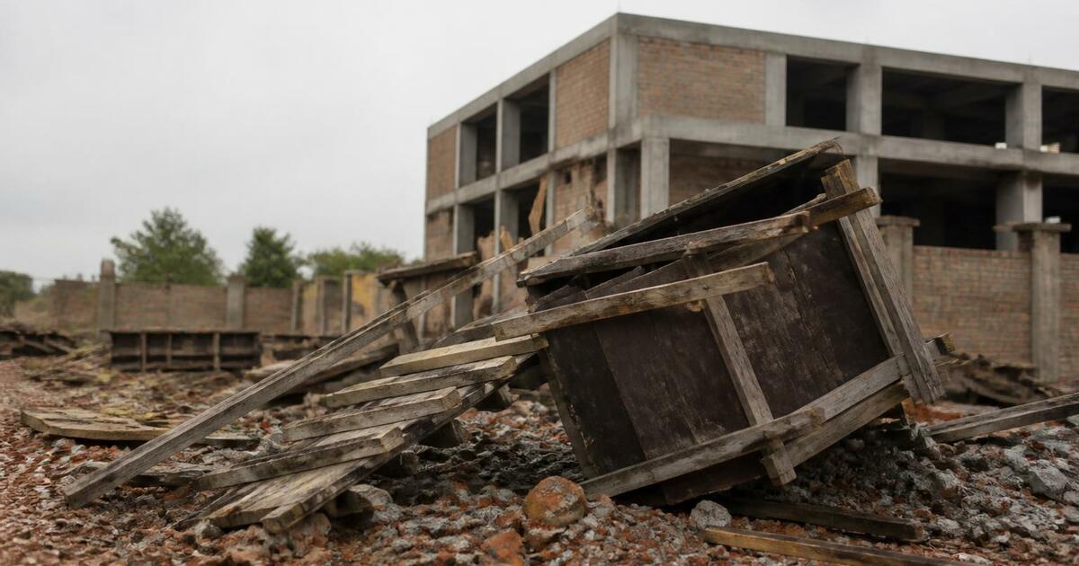 На Шарташе снесли скандальное кафе «Каспий» На Шарташе снесли кафе «Каспий» из-за отсутстви...