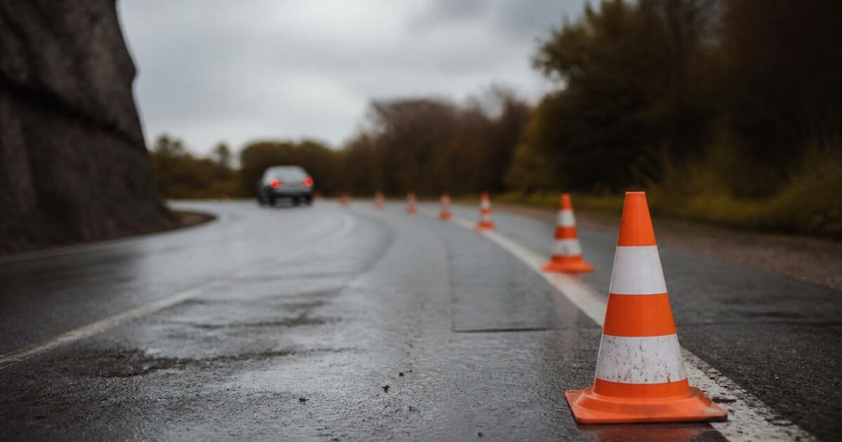 В Свердловской области из-за паводка перекрыли несколько дорог В Свердловской области из-за паводка перекрыты ...