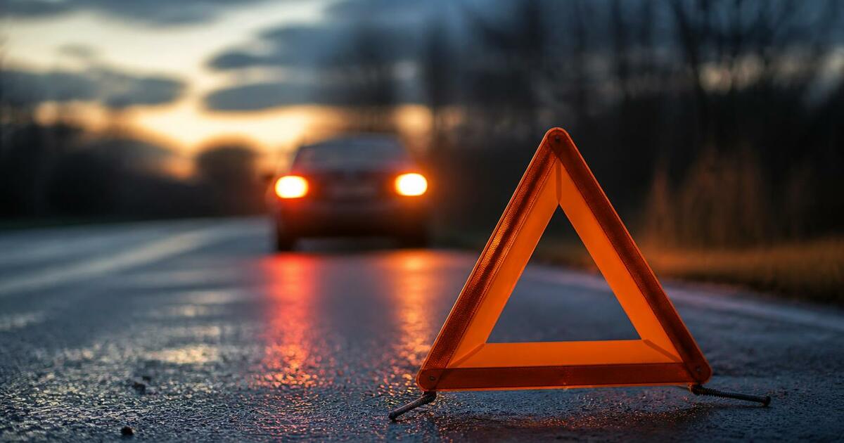 В Екатеринбурге автобус сбил ограждение из-за с...